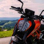 Una moto Ktm in strada